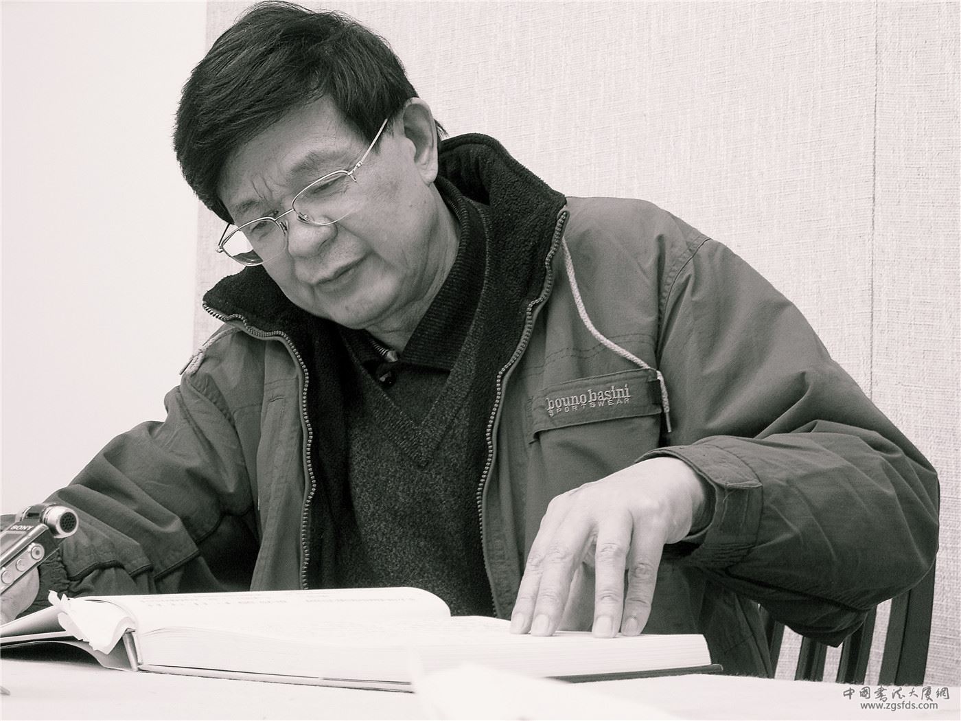 何应辉.jpg